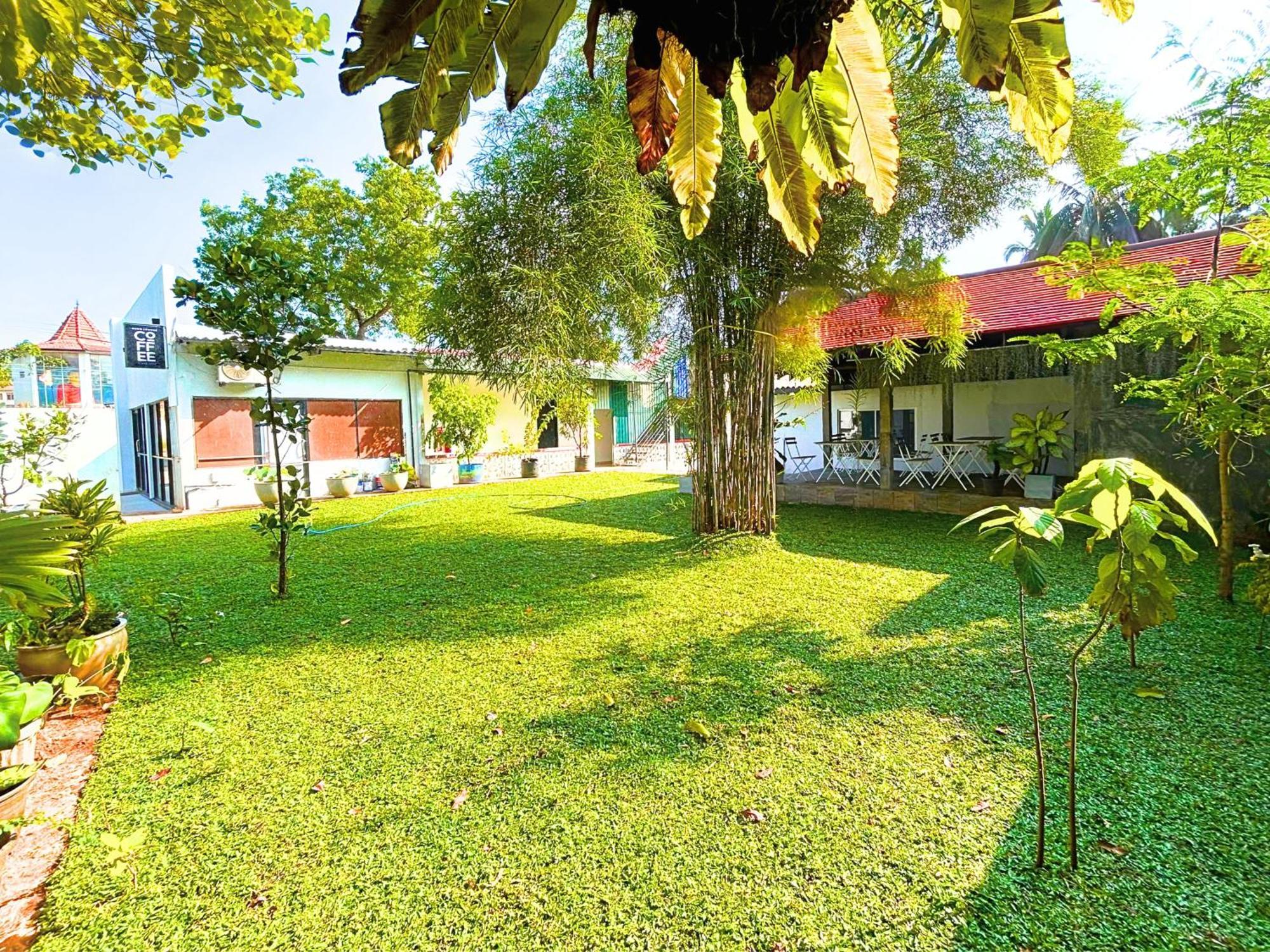 The Ivy Lake Anuradhapura Bagian luar foto